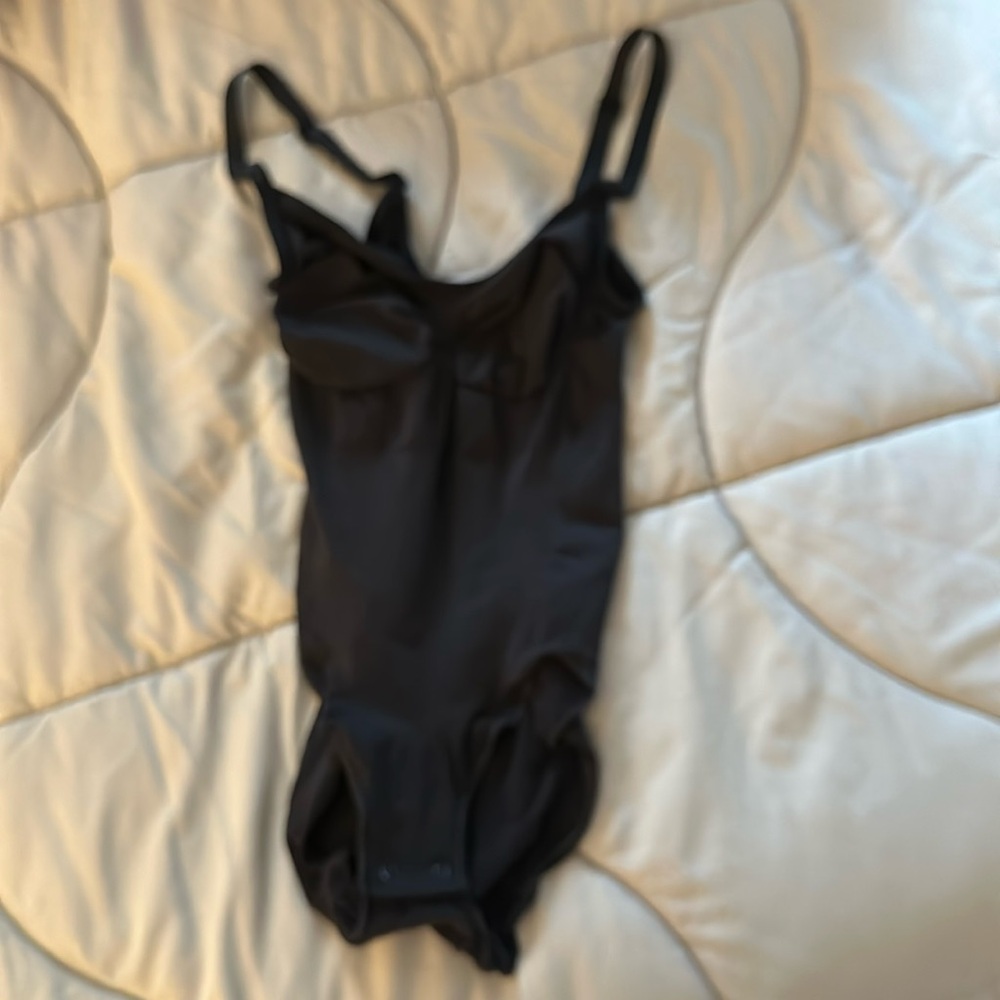 NWOT Skims black Bodysuit size L/XL